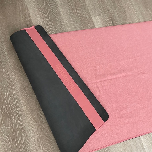 LULULEMON yoga mat towel with grip 3 colors - Picture 4 of 12